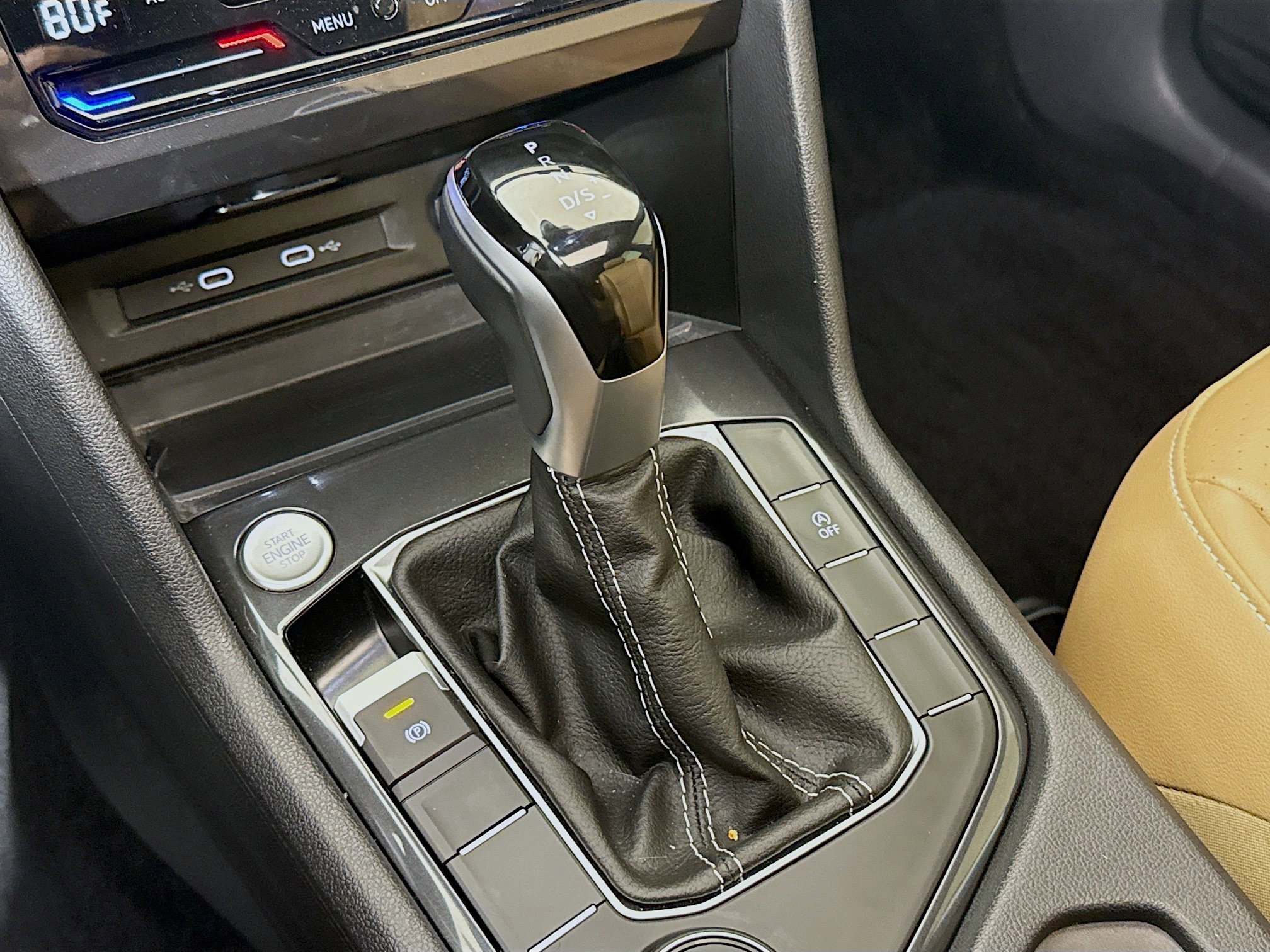 Used 2024 Volkswagen Tiguan SE image 17