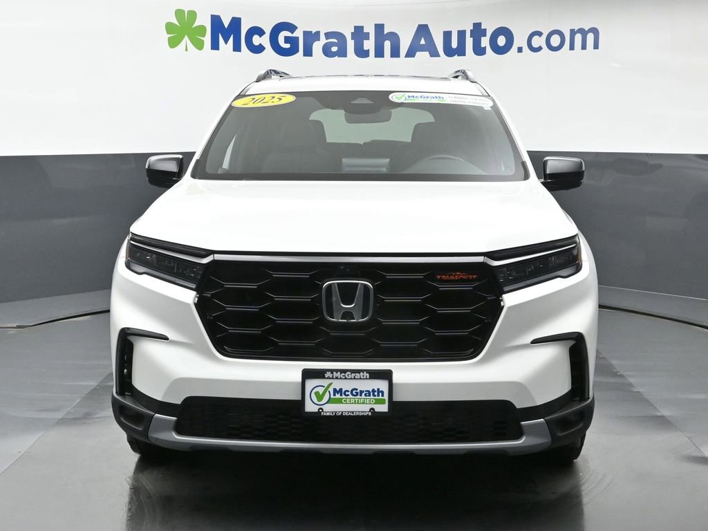 Used 2025 Honda Pilot TrailSport image 4