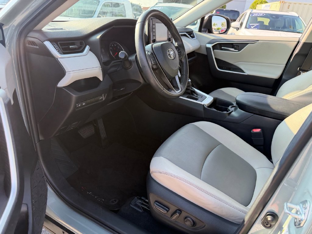 Used 2021 Toyota RAV4 XLE Premium FWD image 11