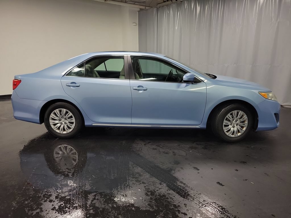 Used 2014 Toyota Camry LE FWD image 9