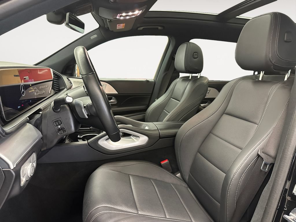Used 2025 Mercedes-Benz GLS 450 4MATIC image 9
