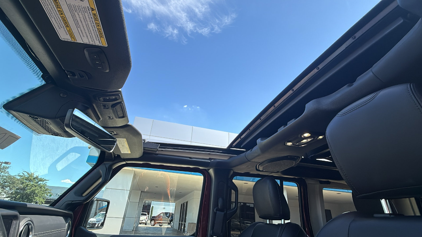 Used 2022 Jeep Wrangler Unlimited Sahara w/ Cold Weather Group AWD/4WD image 28