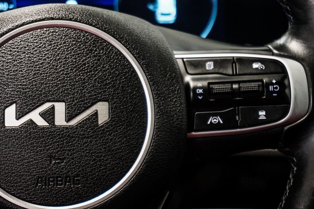 Used 2024 Kia Sportage SX image 16