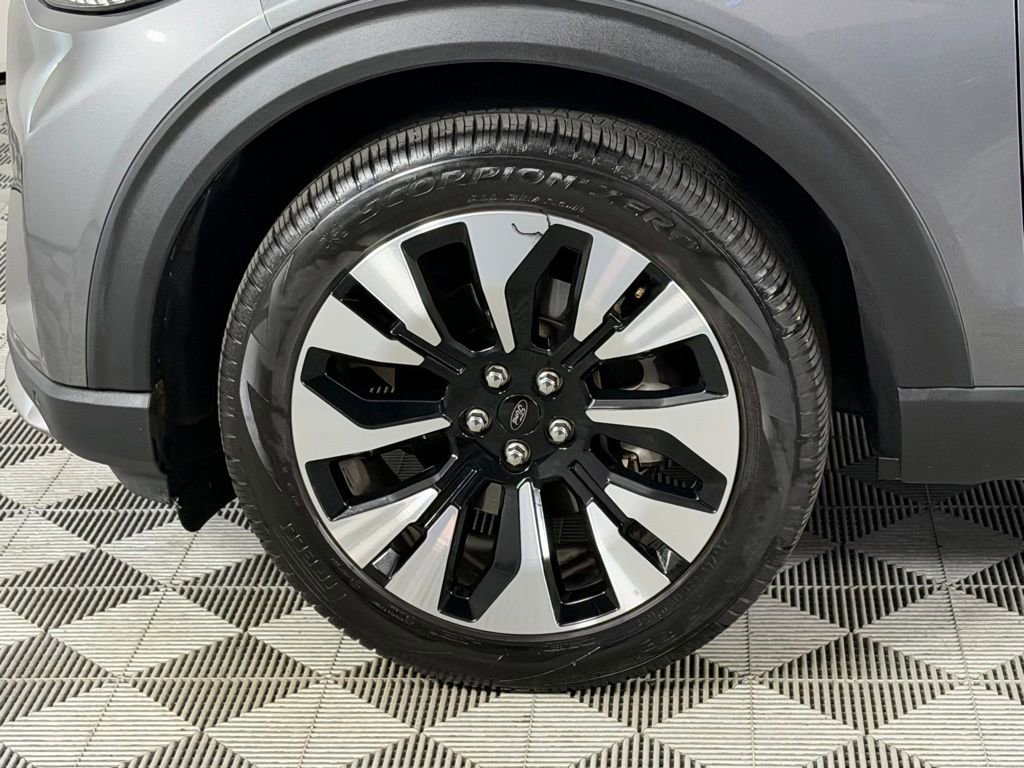 Used 2025 Ford Explorer Platinum w/ LUX Leather Package image 14