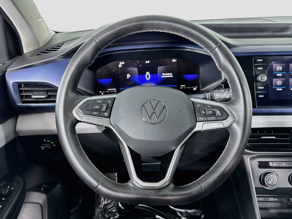 Used 2022 Volkswagen Taos SE w/ Panoramic Sunroof Package FWD image 19