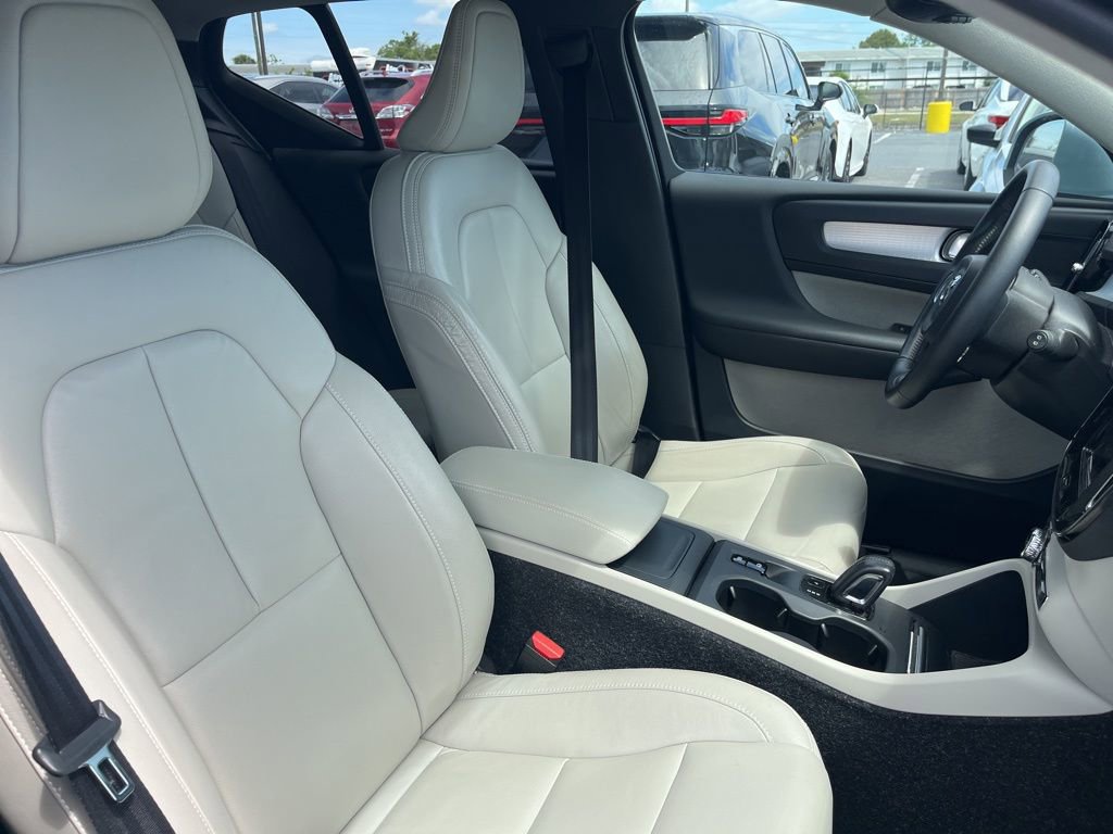 Used 2019 Volvo XC40 T5 Momentum AWD/4WD image 10