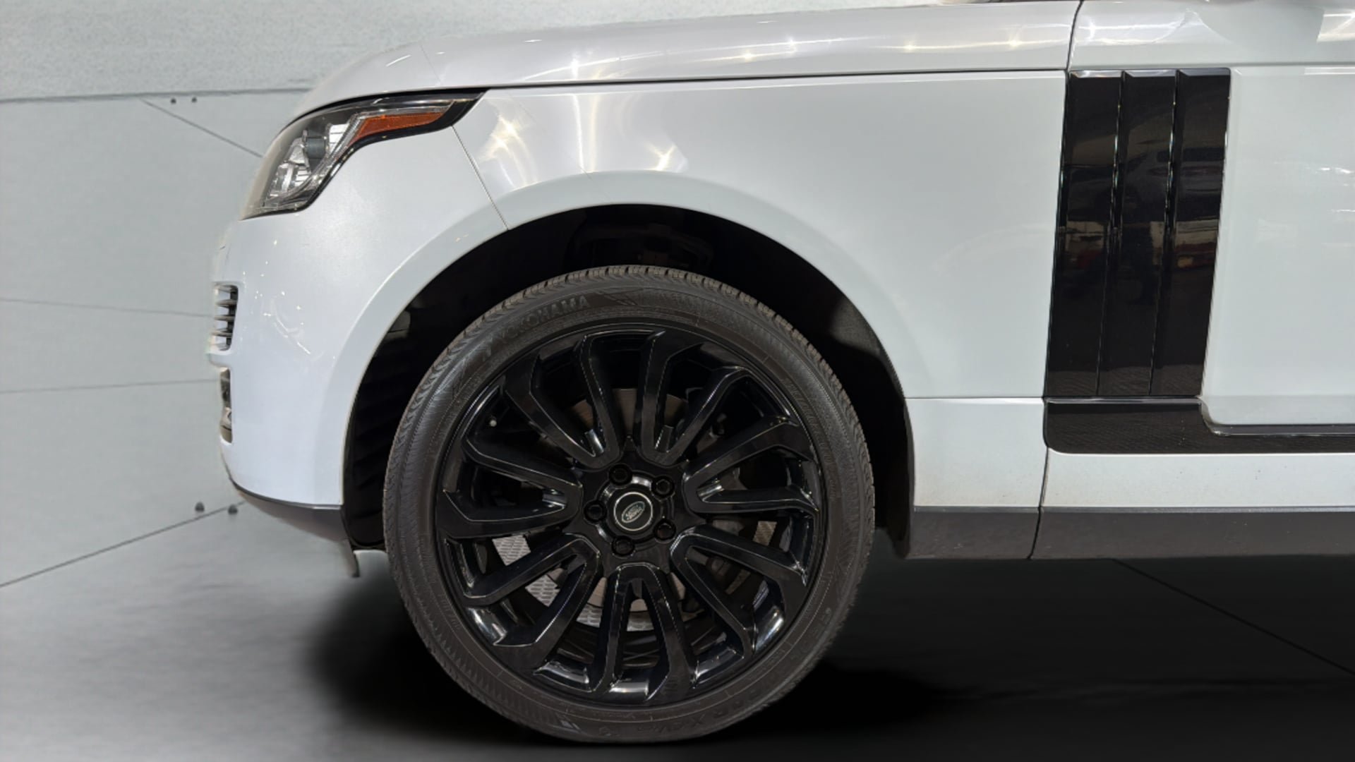 Used 2017 Land Rover Range Rover Supercharged AWD/4WD image 36
