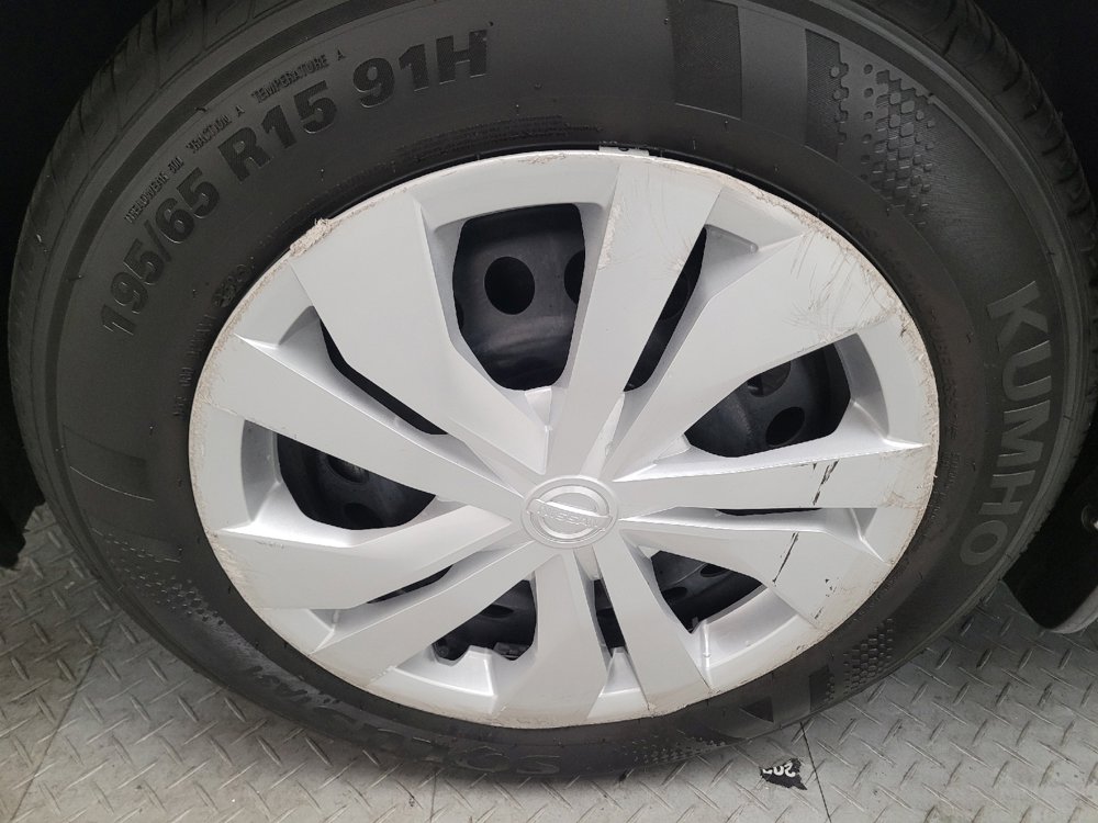 Used 2025 Nissan Versa S w/ Trunk Package image 31