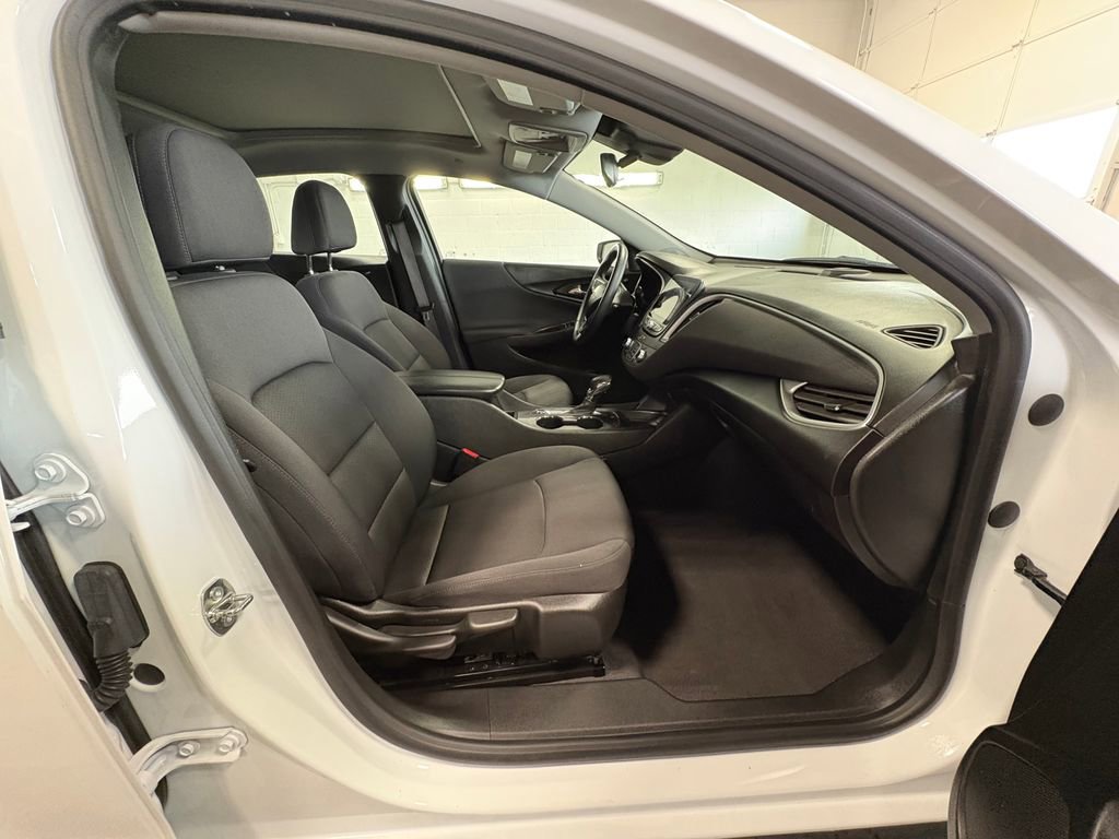 Used 2023 Chevrolet Malibu LT image 29