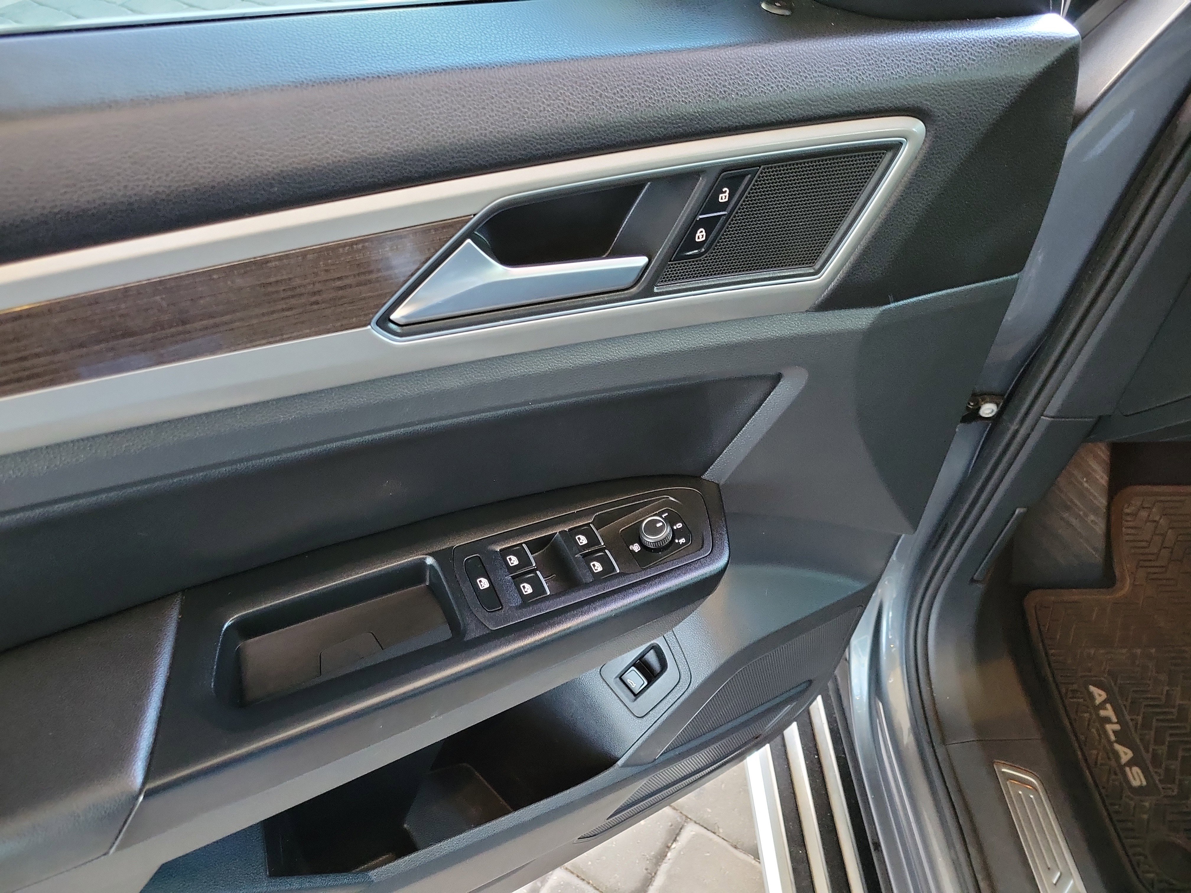 Used 2019 Volkswagen Atlas SEL image 11