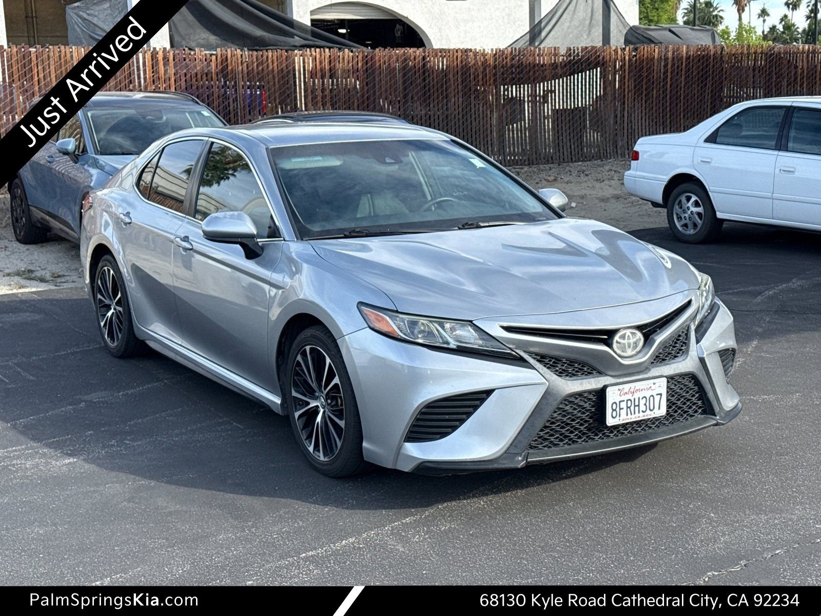 Used 2018 Toyota Camry SE FWD image 1