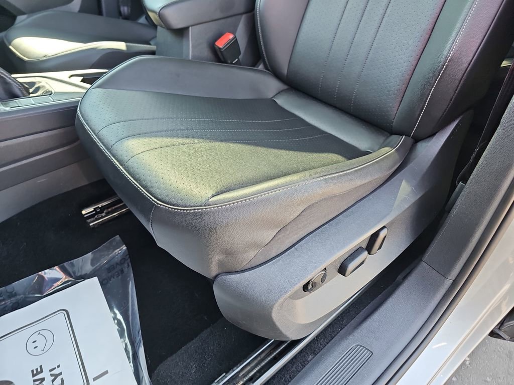 Used 2022 Volkswagen Tiguan SE image 32