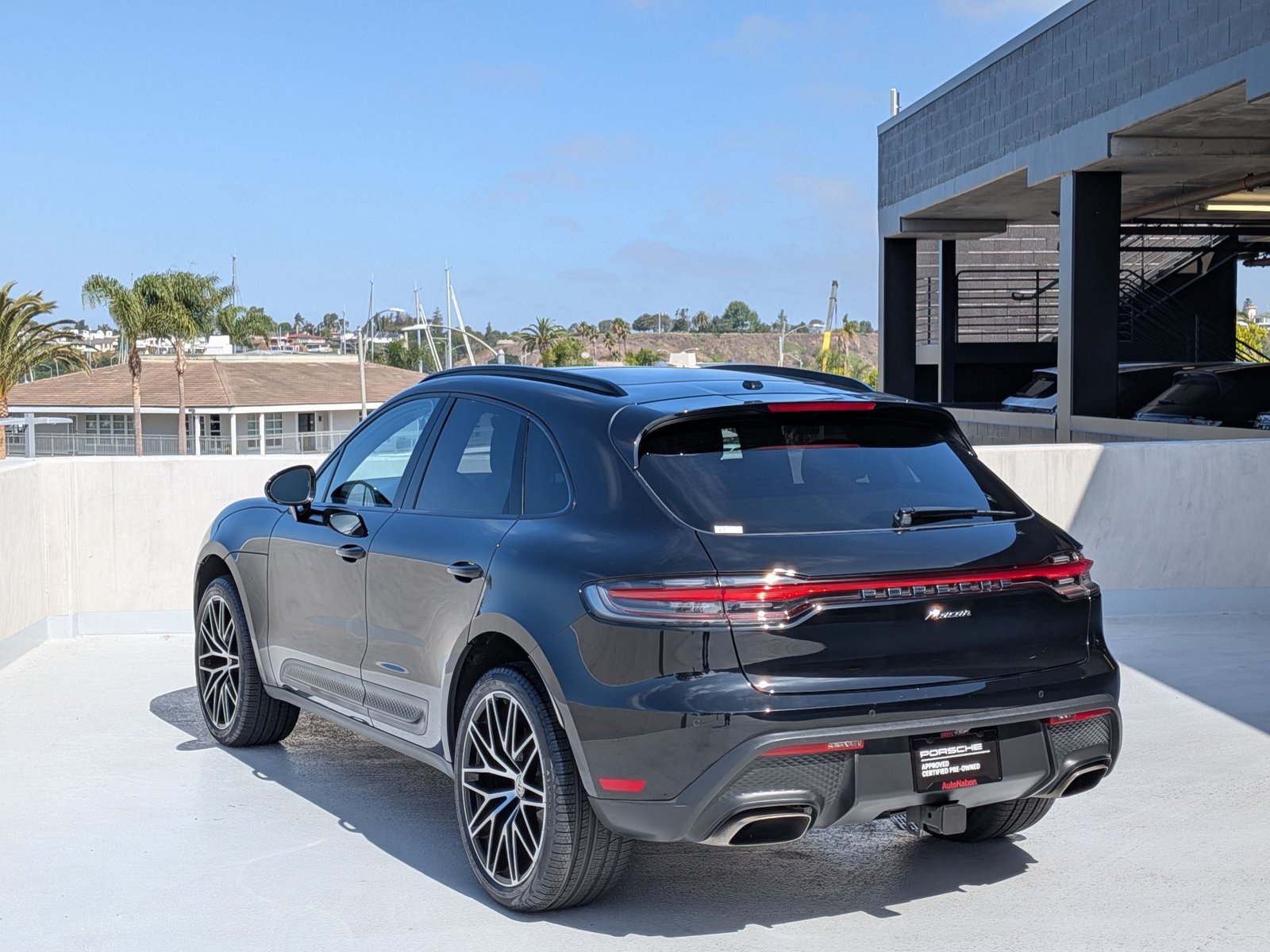 Certified 2024 Porsche Macan AWD/4WD image 3