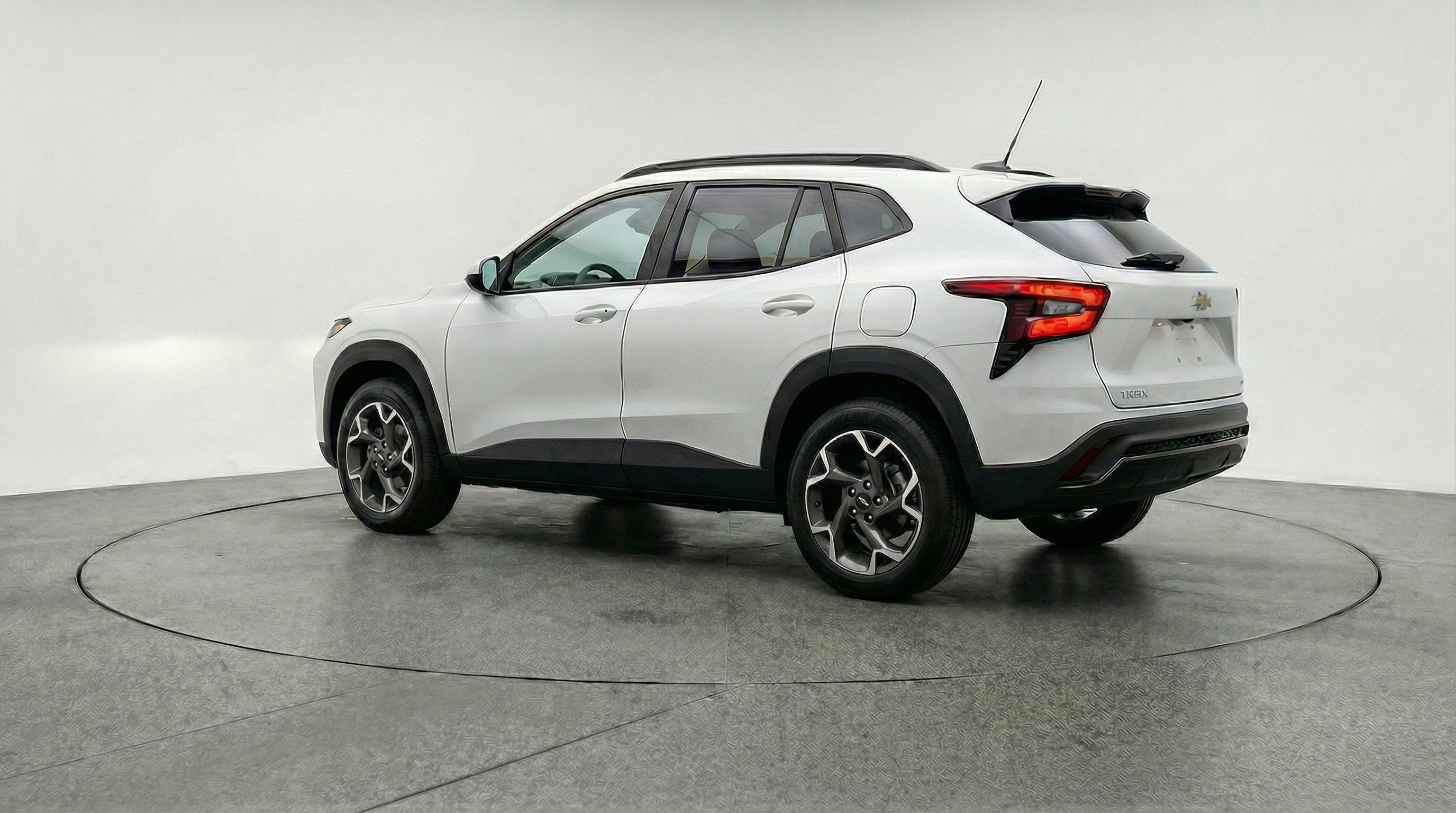 Used 2025 Chevrolet Trax LT image 6