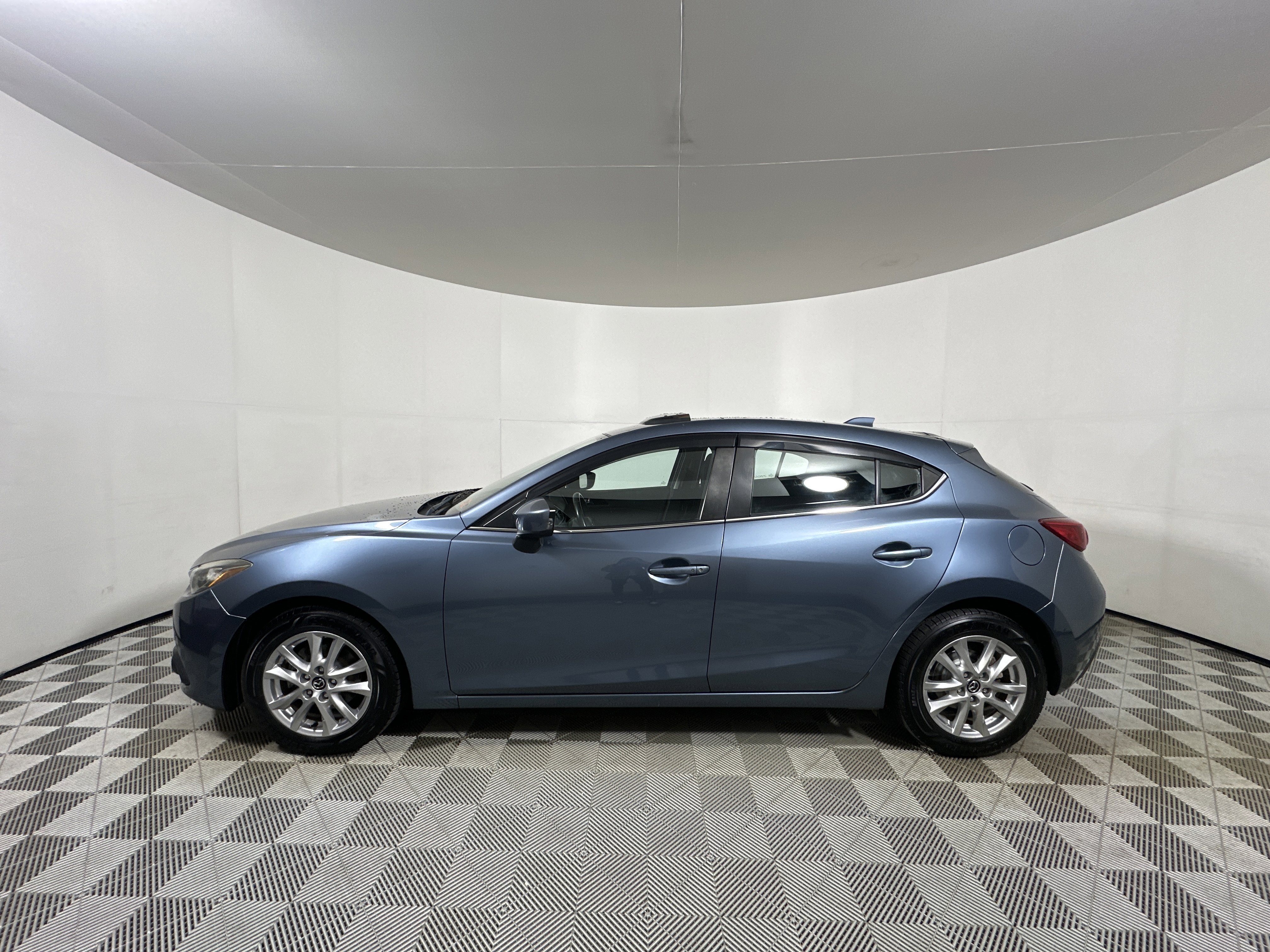 Used 2014 MAZDA MAZDA3 i Touring w/ Technology Package image 4