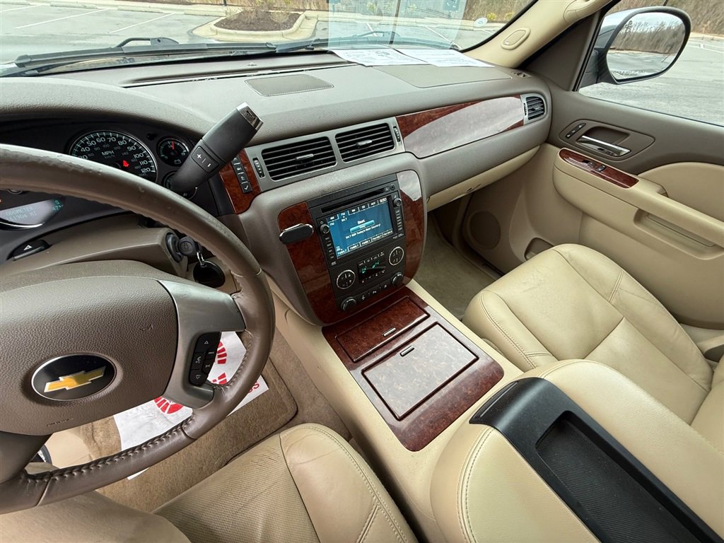 Used 2011 Chevrolet Suburban LTZ image 21