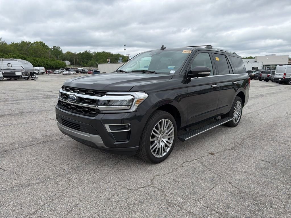 Used 2024 Ford Expedition Limited AWD/4WD image 1