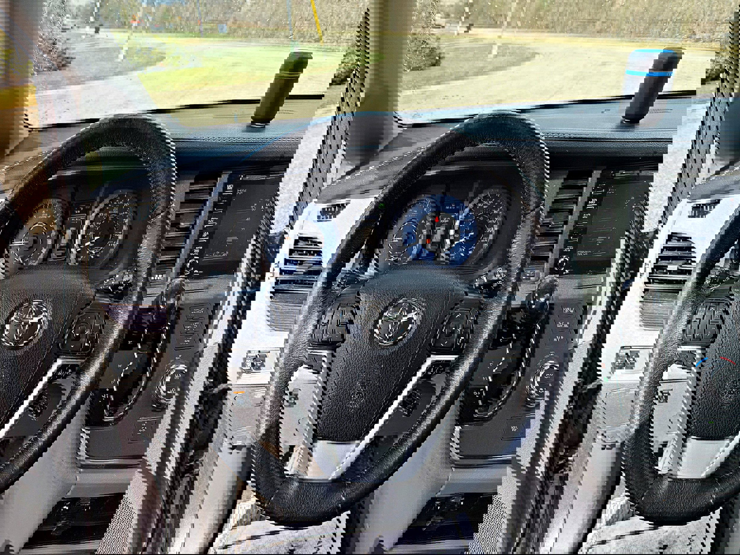 Used 2020 Toyota Sienna XLE w/ Carpet Mat Package image 14