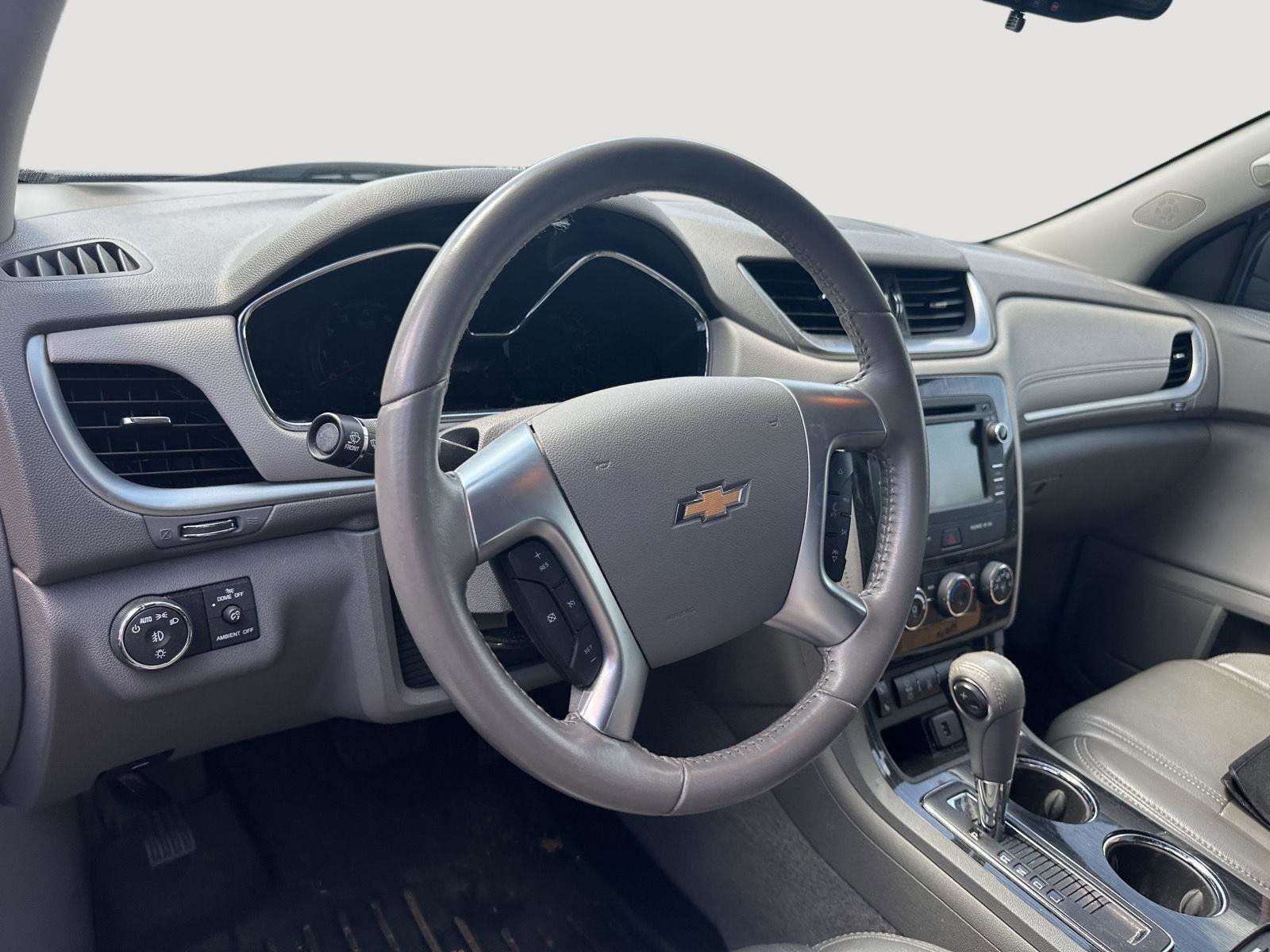 Used 2017 Chevrolet Traverse LT w/ Style and Technology Package FWD image 10