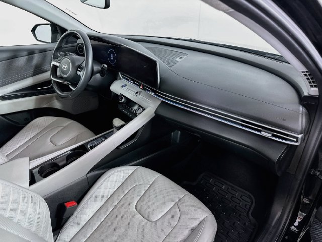 Used 2024 Hyundai Elantra Limited FWD image 32
