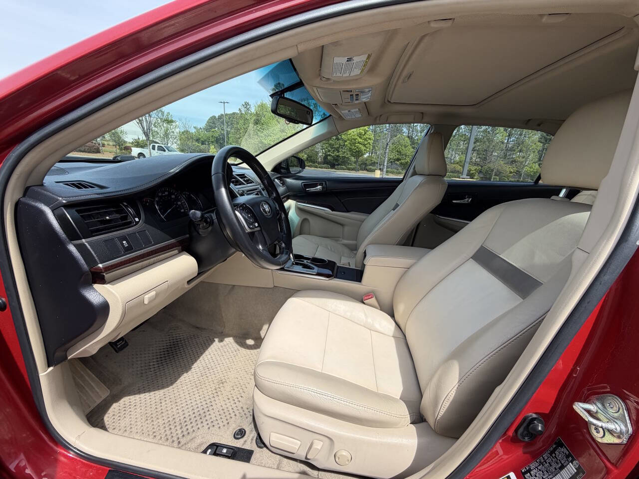 Used 2014 Toyota Camry XLE w/ Leather Package FWD image 10