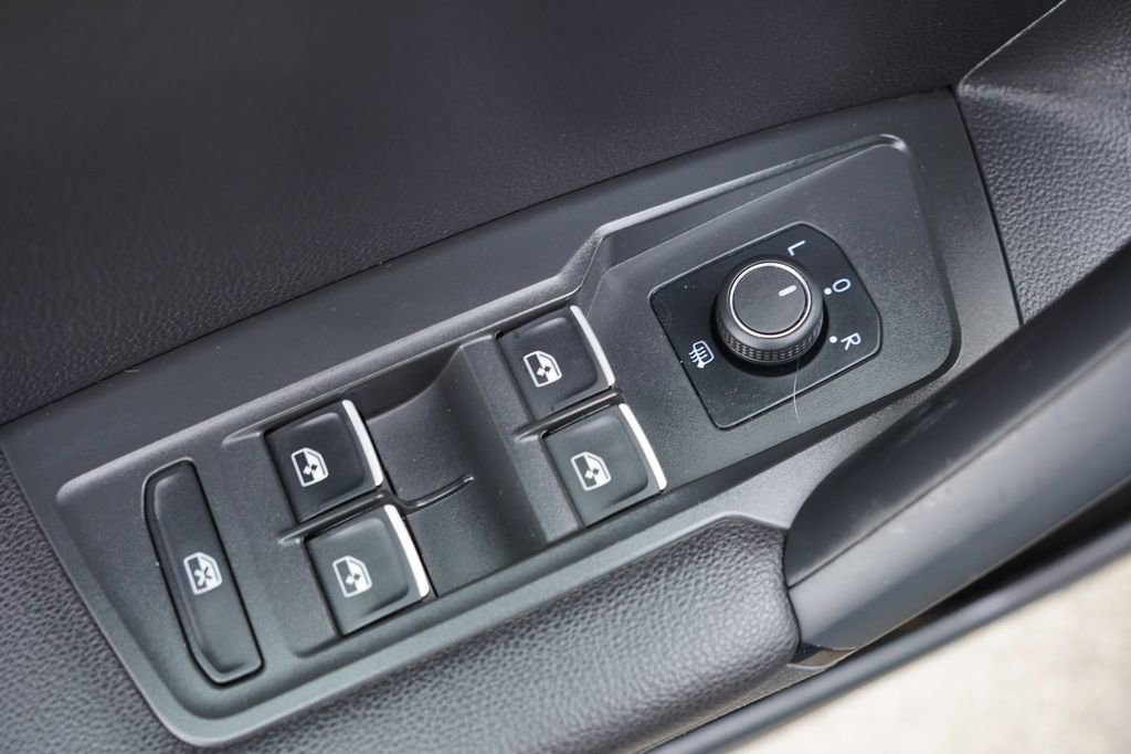 Used 2019 Volkswagen Tiguan SE image 20