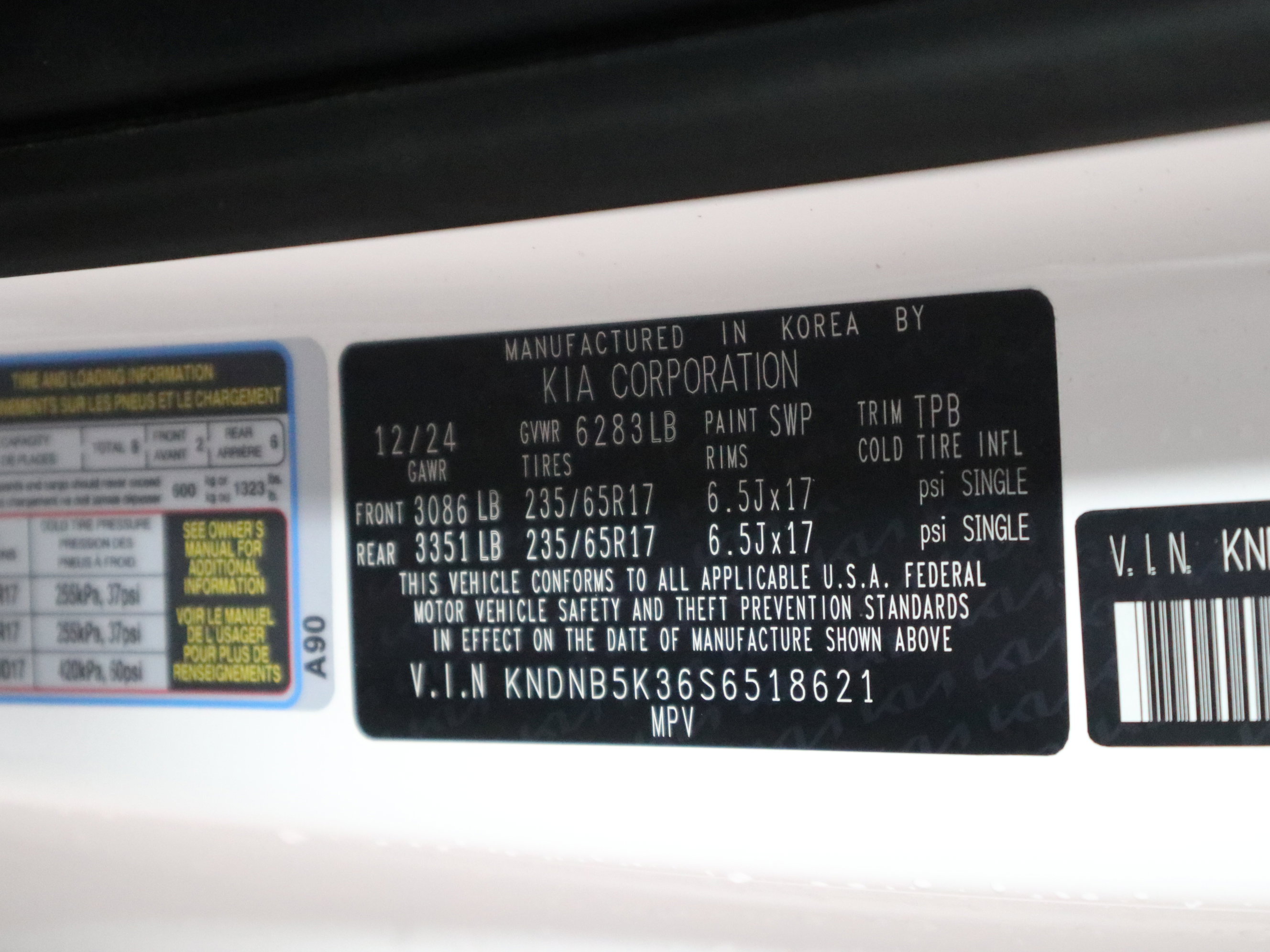 Used 2025 Kia Carnival image 36