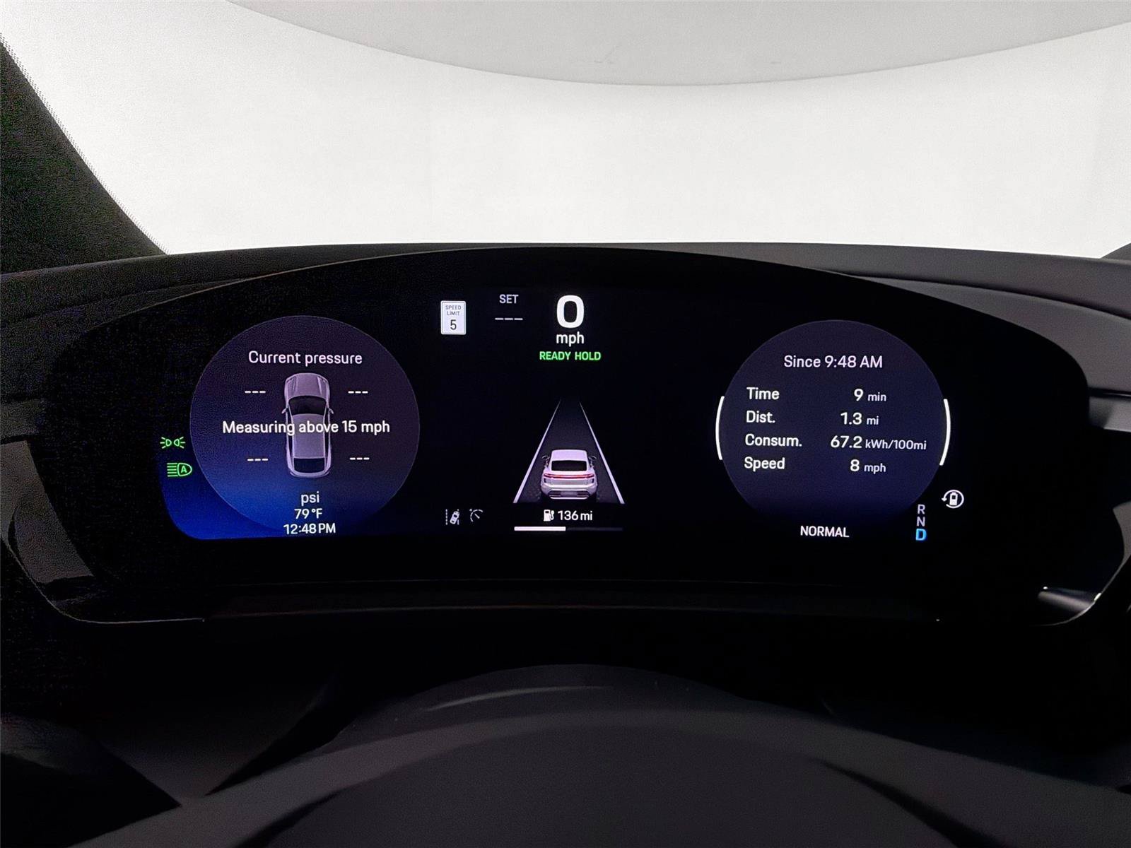 Certified 2025 Porsche Macan Turbo Electric AWD/4WD image 19