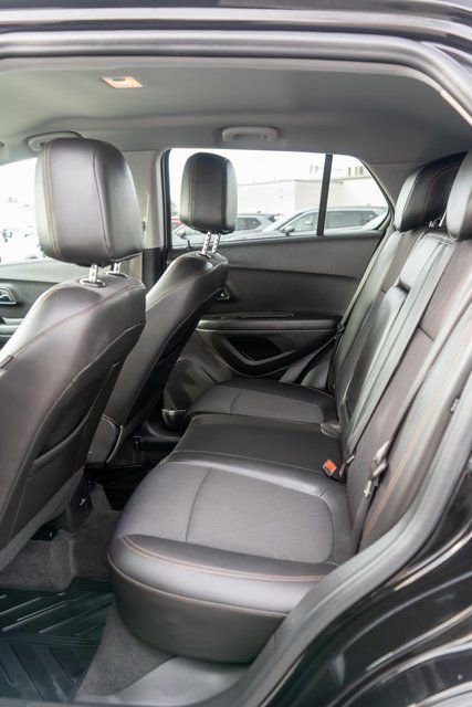 Used 2022 Chevrolet Trax LT w/ LT Convenience Package image 12