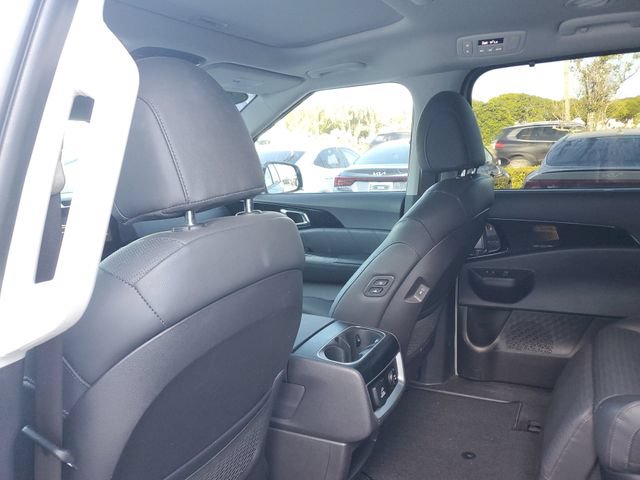 Certified 2025 Kia Carnival SX Prestige FWD image 11