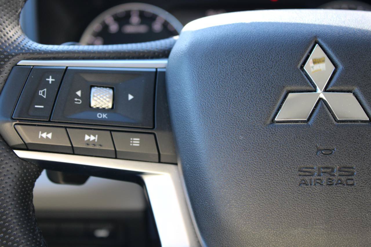 Used 2025 Mitsubishi Outlander SE FWD image 20