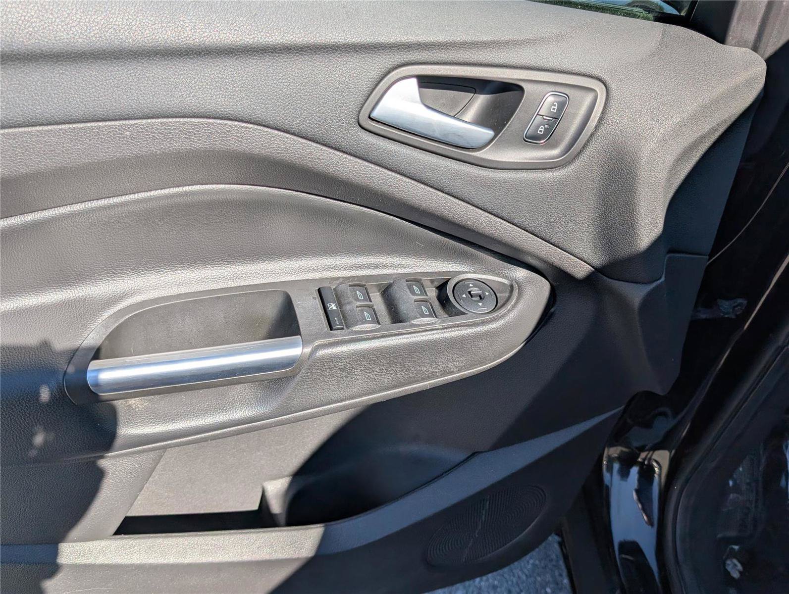 Used 2017 Ford Escape SE FWD image 19