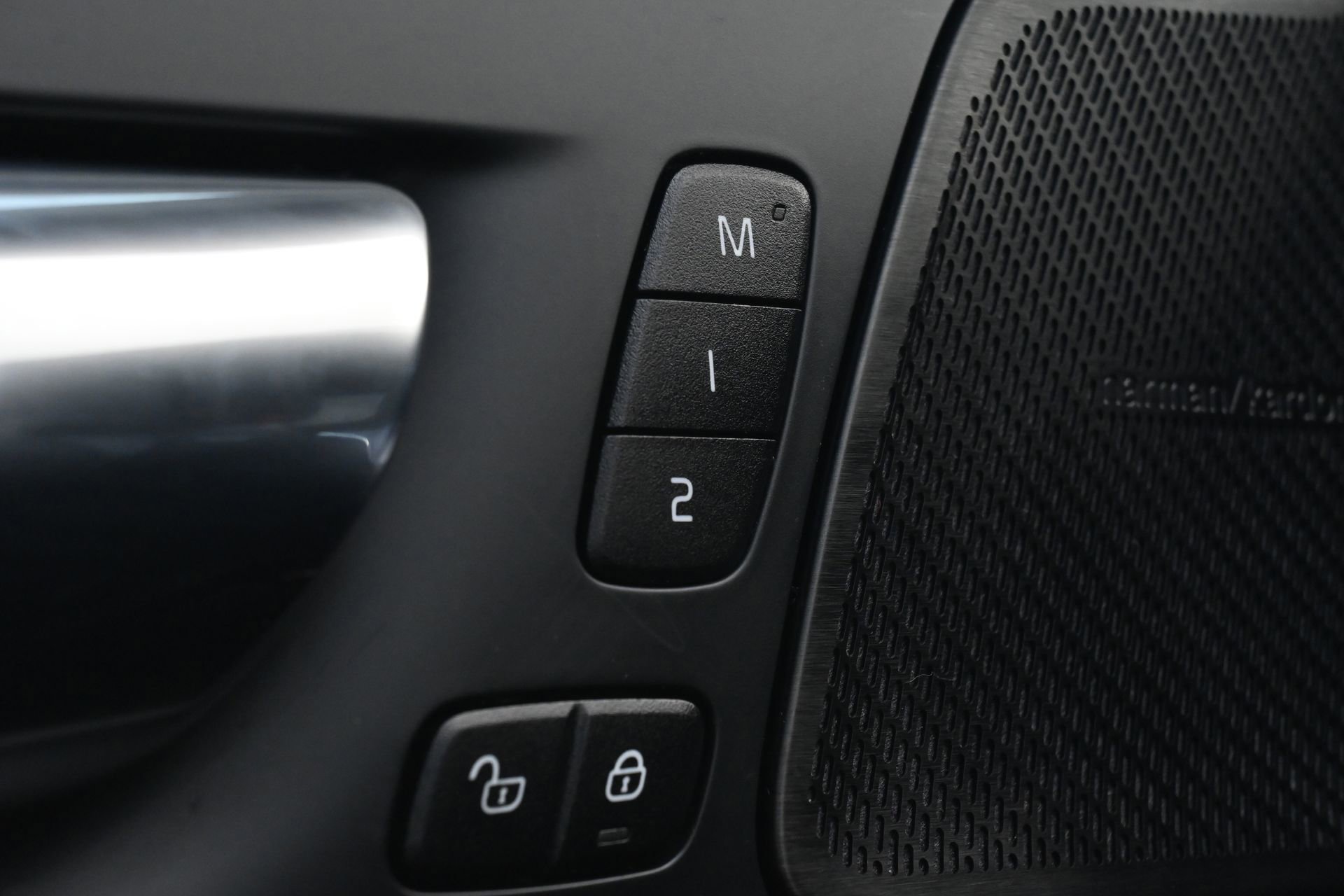 Used 2021 Volvo XC60 T5 R-Design w/ Advanced Package image 16