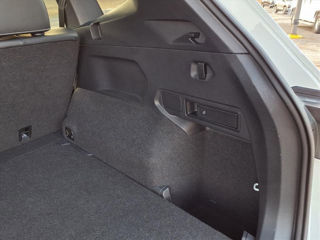 Used 2023 Volkswagen Tiguan SE R-Line image 89