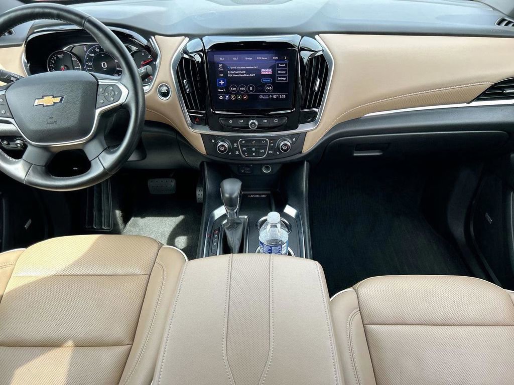 Used 2022 Chevrolet Traverse Premier FWD image 18