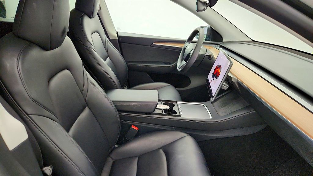 Used 2025 Tesla Model Y Long Range image 45