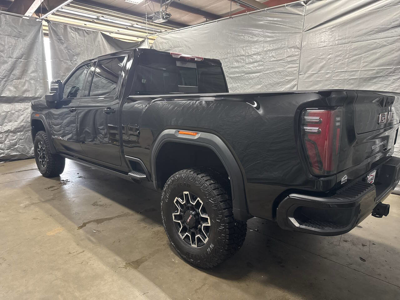 Used 2025 GMC Sierra 2500 AT4X image 3