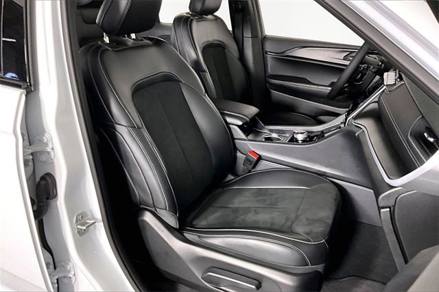 Used 2025 Jeep Grand Cherokee Altitude w/ Trailer Tow Package image 29