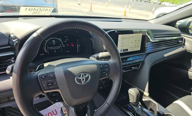Used 2025 Toyota Camry SE FWD image 13