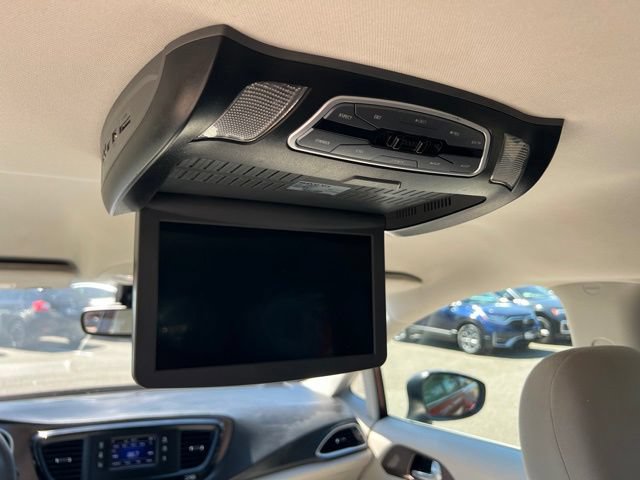 Used 2017 Chrysler Pacifica LX FWD image 14