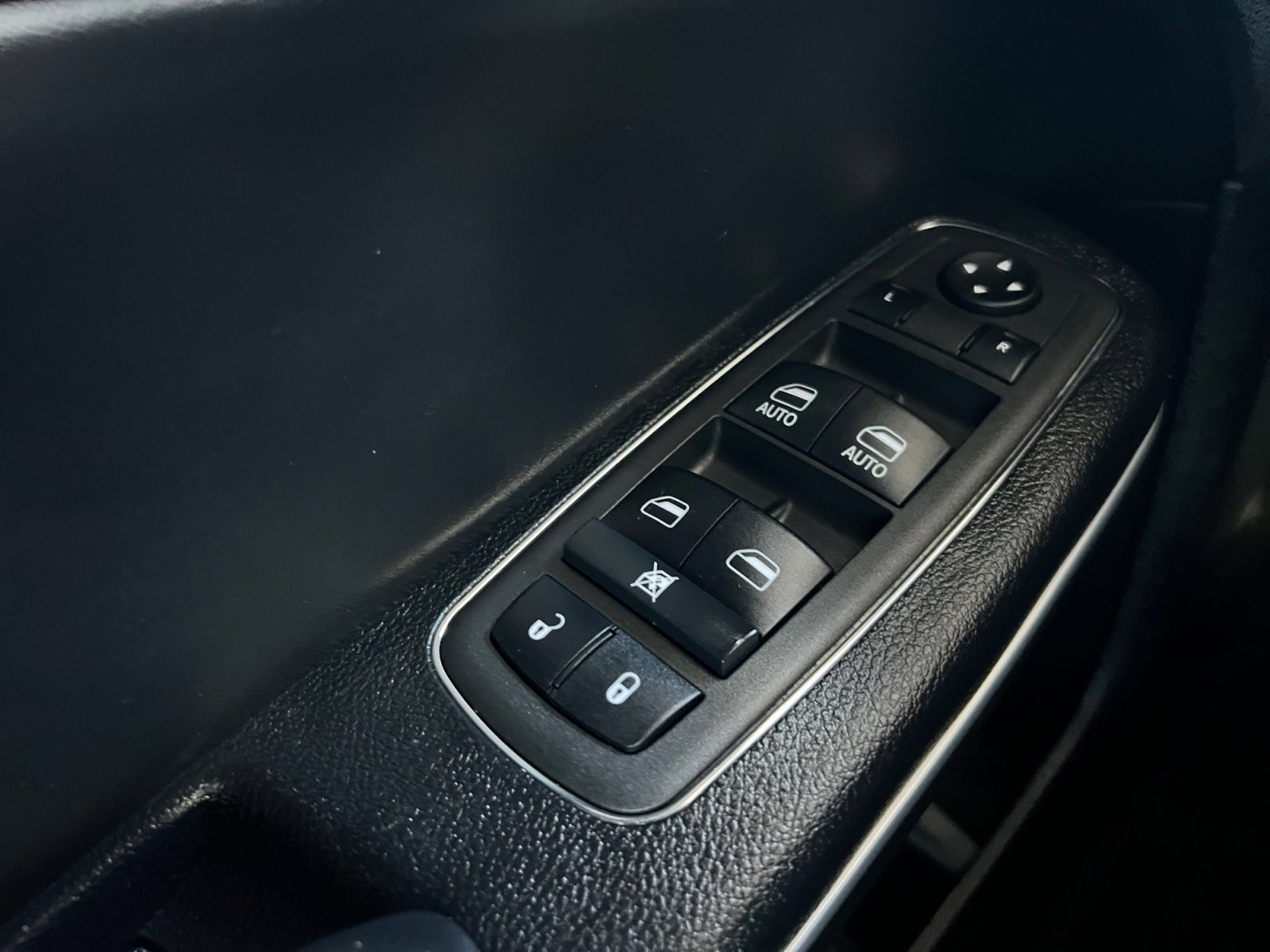 Used 2022 Chrysler 300 S w/ Safetytec Plus Group image 22