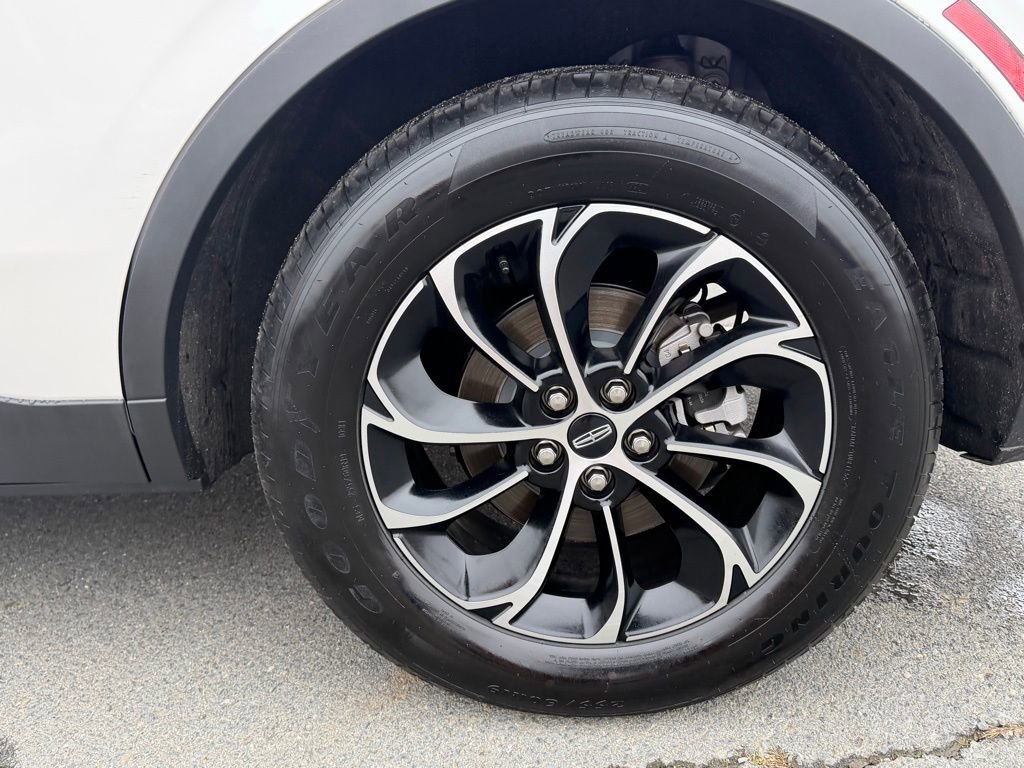 Used 2025 Lincoln Nautilus Premier image 12