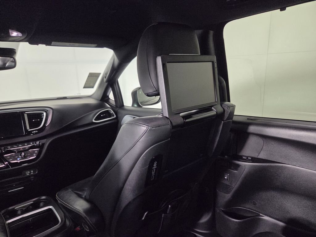 Certified 2020 Chrysler Pacifica Touring-L Plus w/ Advanced Safetytec Group FWD image 25