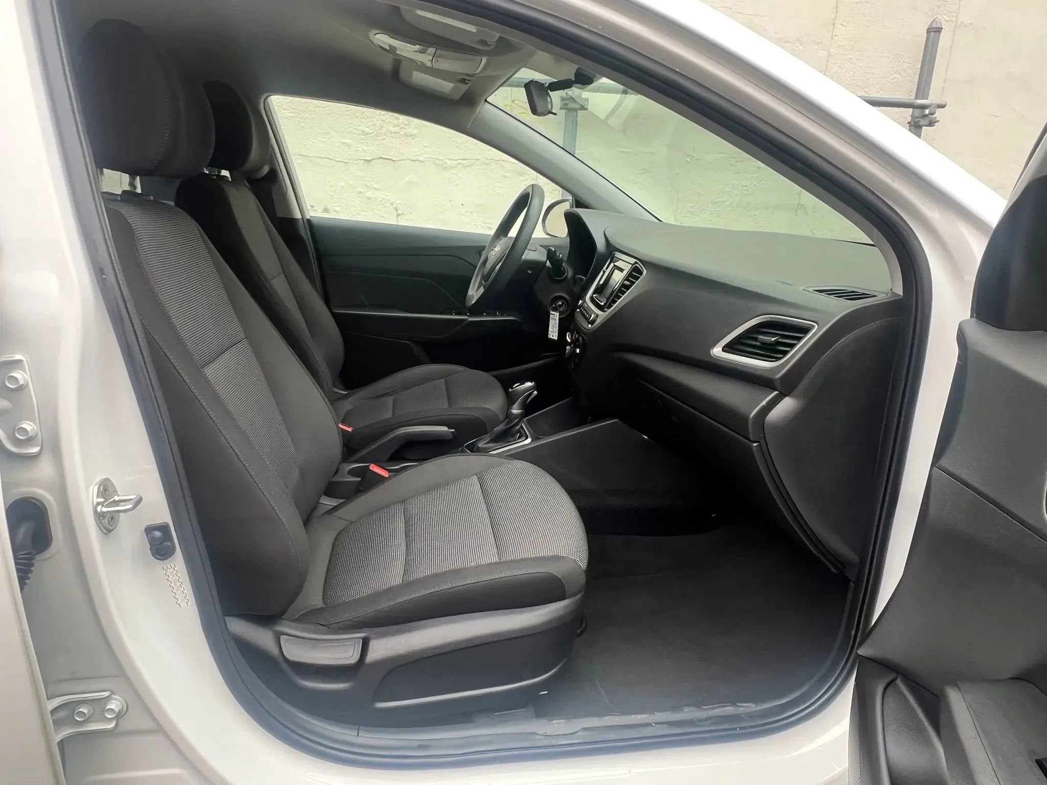 Used 2022 Hyundai Accent SE FWD image 30