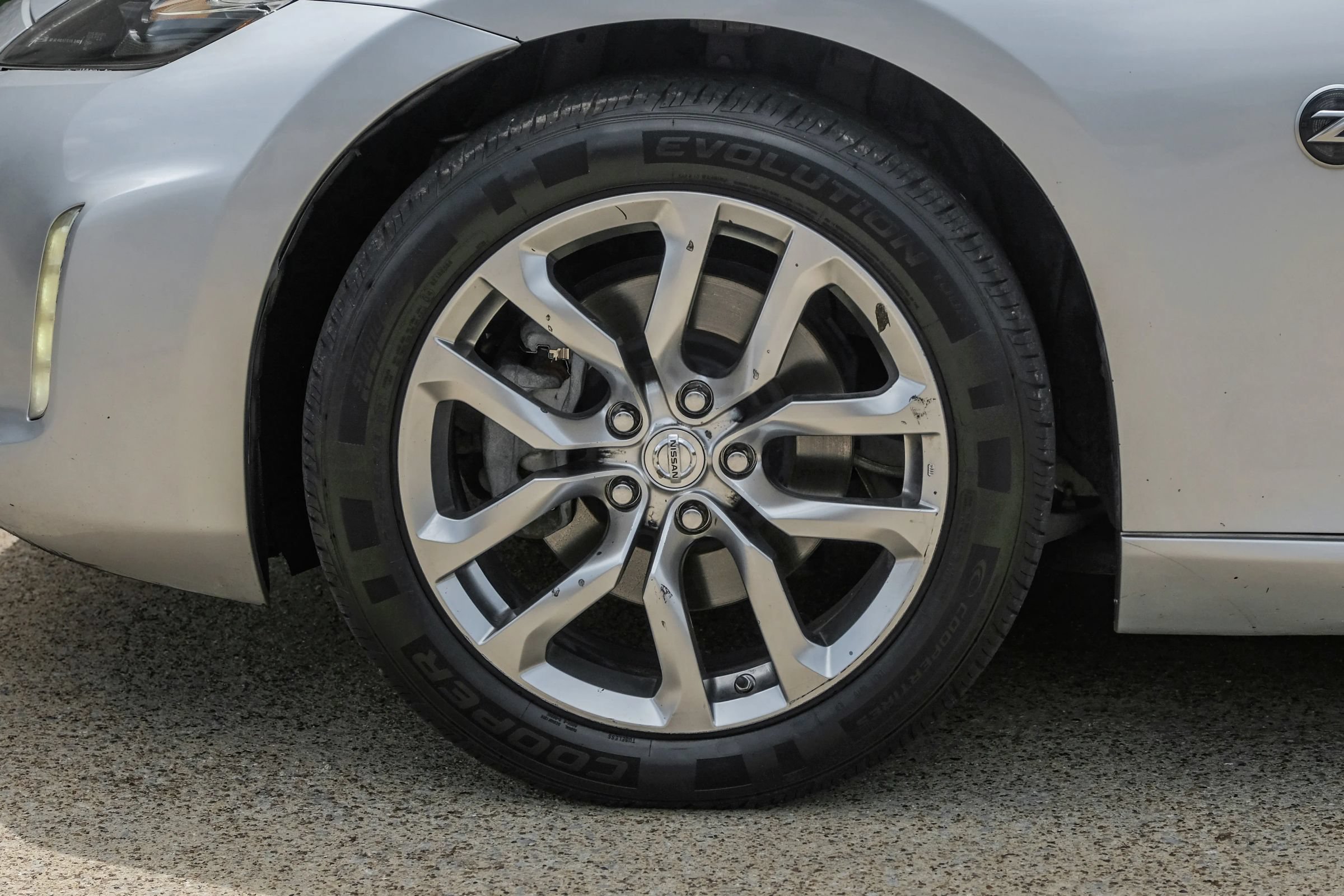 Used 2014 Nissan 370Z Coupe RWD image 40
