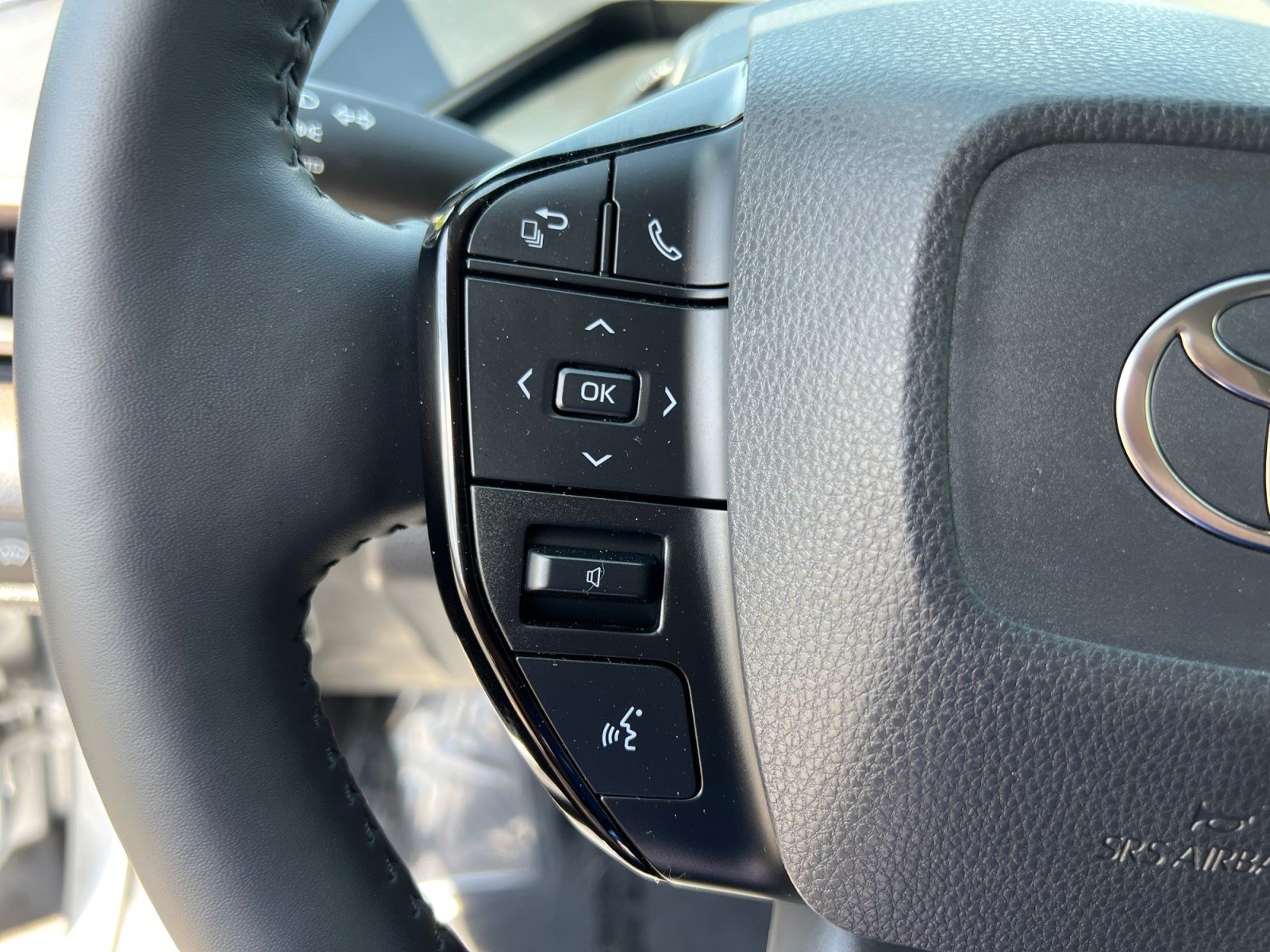 Used 2025 Toyota Prius XLE AWD/4WD image 14