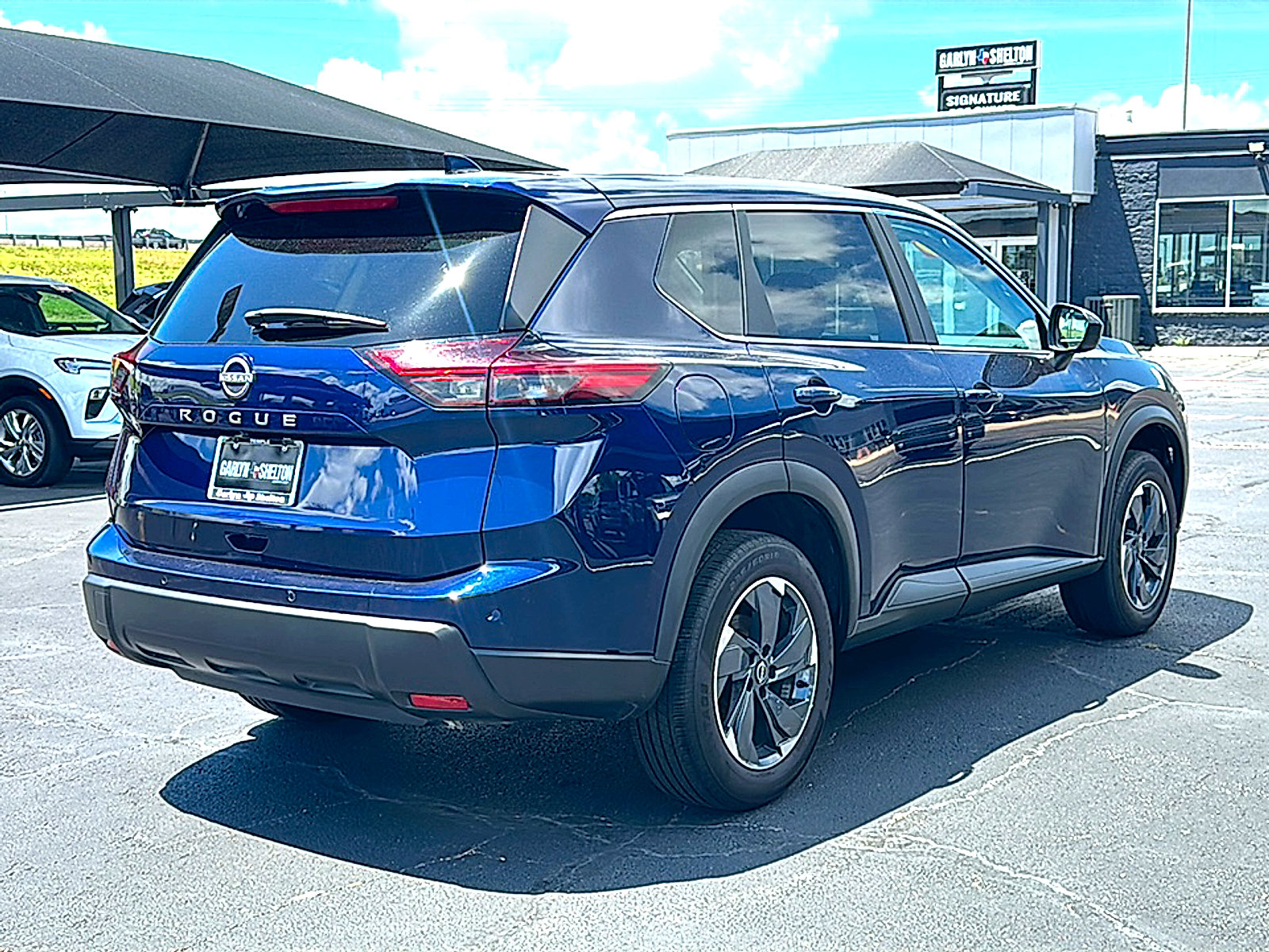Used 2025 Nissan Rogue SV FWD image 8