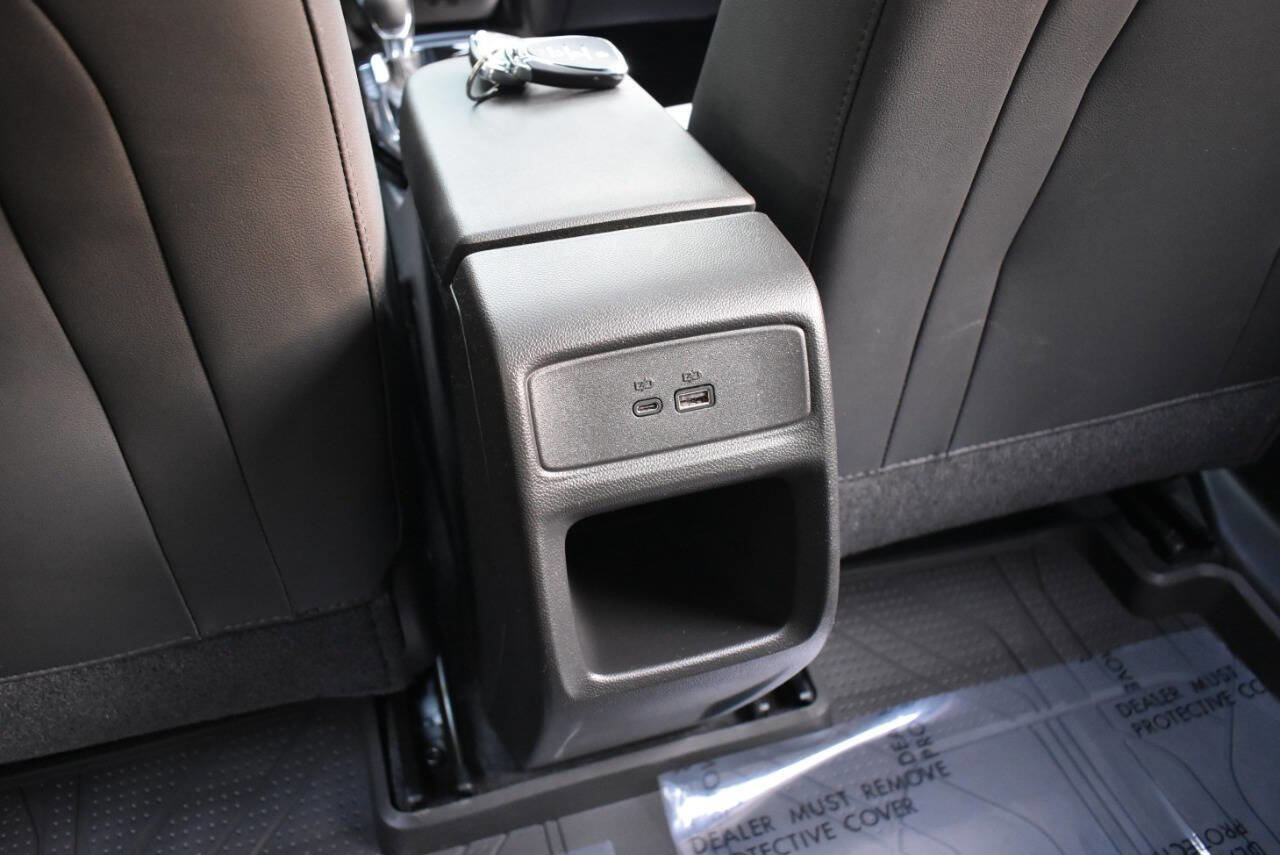 Used 2024 Chevrolet Trax LT w/ Sunroof Package FWD image 41