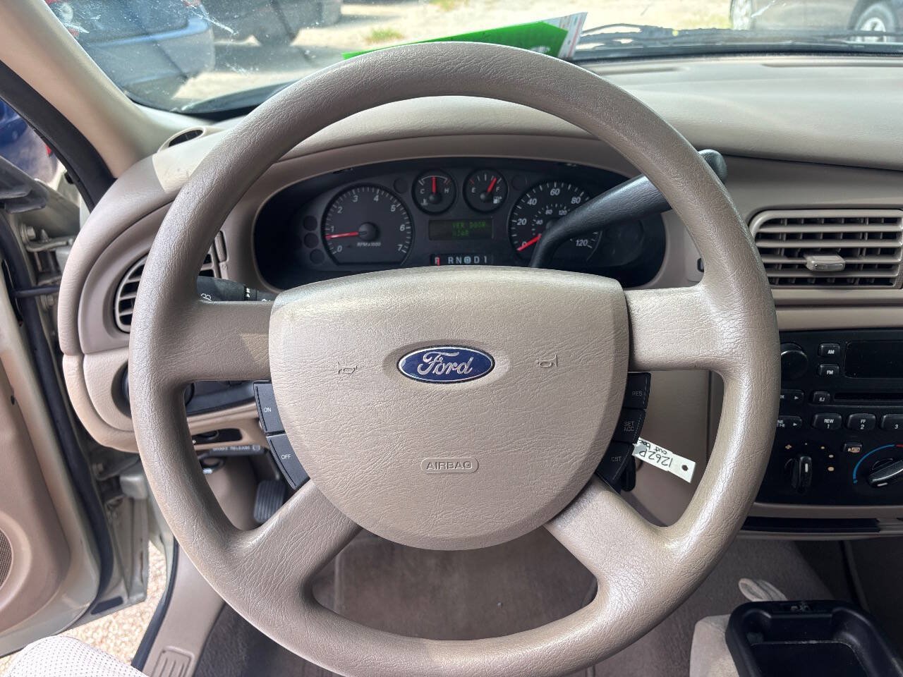 Used 2005 Ford Taurus SE FWD image 11