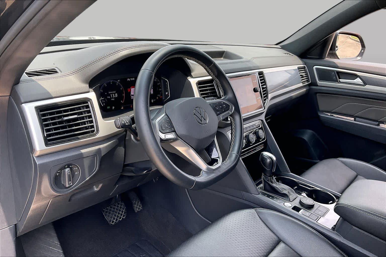 Used 2021 Volkswagen Atlas Cross Sport SEL w/ Cross Sport MDO Package AWD/4WD image 16